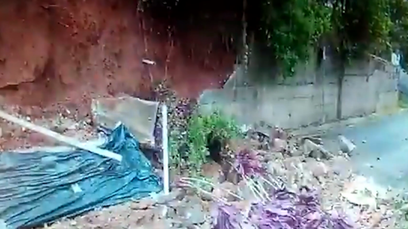 MG: Mulher com beb&ecirc; de colo escapa de desabamento por segundos
