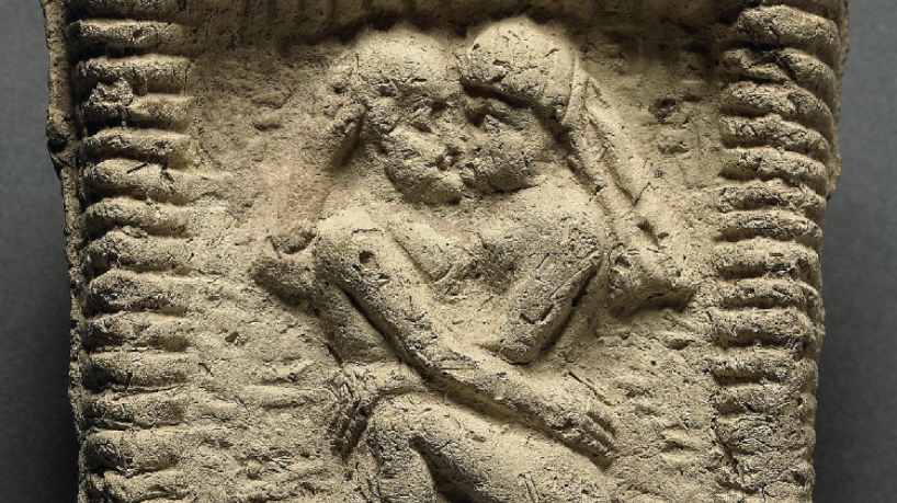 Sociedade mesopotâmica guarda registro de beijo mais antigo da humanidade
