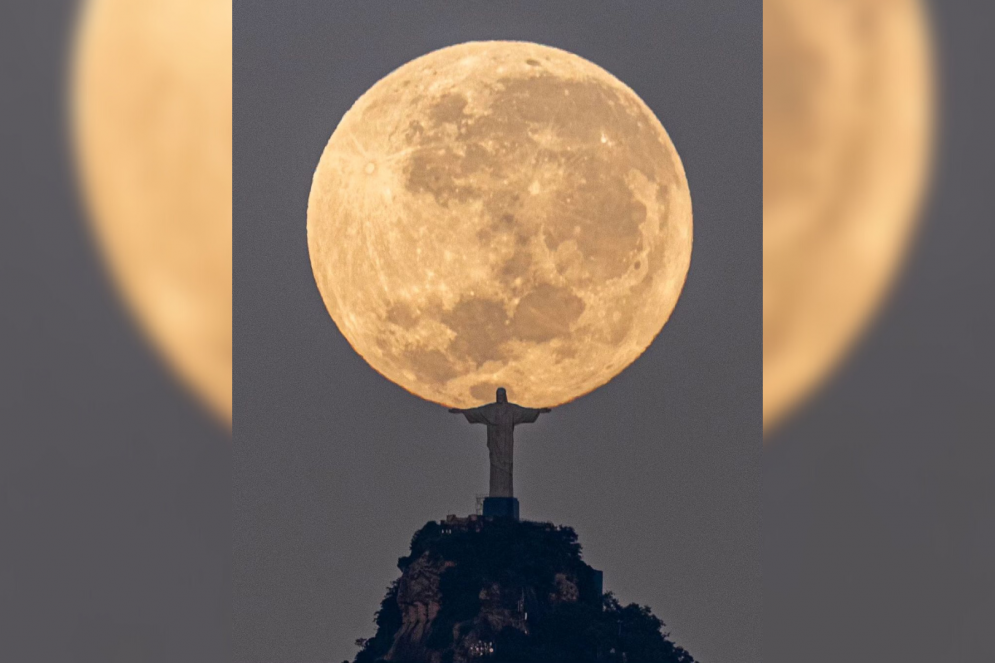 Foto tirada por Leonardo Sens no momento em que o Cristo Redentor "abra&ccedil;a" a lua