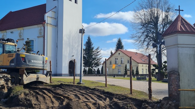 Os corpos foram encontrados em cemitério ao lado da igreja
