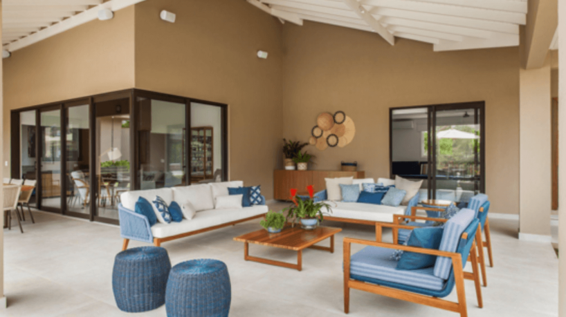 O azul está entre as cores favoritas da maioria das pessoas e combina perfeitamente com outras tonalidades (Imagem: Eduardo Pozella | Korman Arquitetos) 