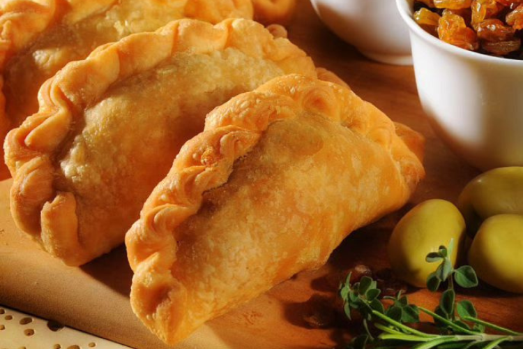 Receita clássica argentina tem massa crocante e diversos recheios