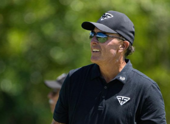 Outro astro do golfe que aparece no top 10 é Phil Mickelson, ganhando R$ 654 milhões.