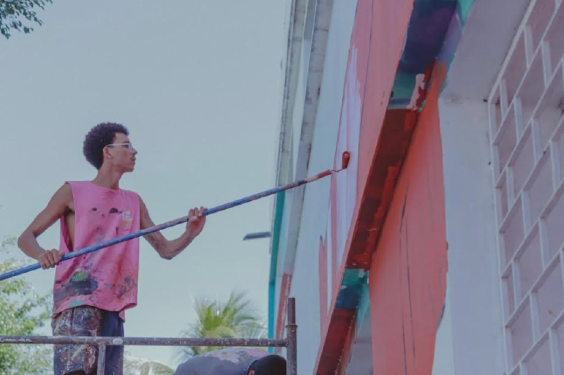 Berin atua com muralismo, ilustração tradicional e digital, além de lecionar desenho em projetos sociais