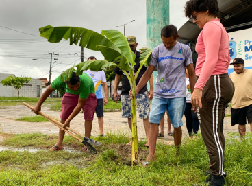 A primeira ação de plantio aconteceu na Praça da Juventude, com o plantio de 21 árvores 