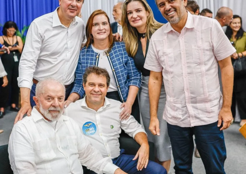 Na inauguração da pedra fundamental do ITA em Fortaleza, Lula posou para foto com o ministro Camilo Santana e com o pré-candidato que ele apoia para prefeito, Evandro Leitão, presidente da Assembleia. 