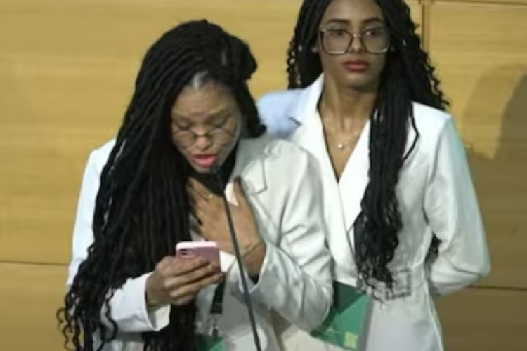 Brasileiras denunciam caso de racismo em conferência de Harvard