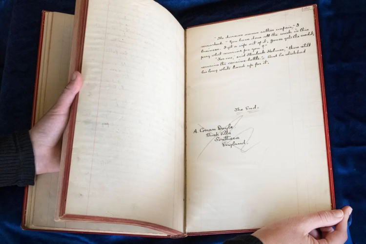 O manuscrito original da obra "O Signo dos Quatro", de Conan Doyle, pode valer mais de R$6,2 milhões 