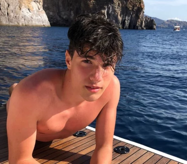 “Nos últimos anos, tive a oportunidade de conhecer alguns jovens que me mostraram o que significa ser da igreja. Eles me deram forças para investigar essa questão que carrego comigo desde pequeno e que não eram aprofundados por vários medos”, detalhou.