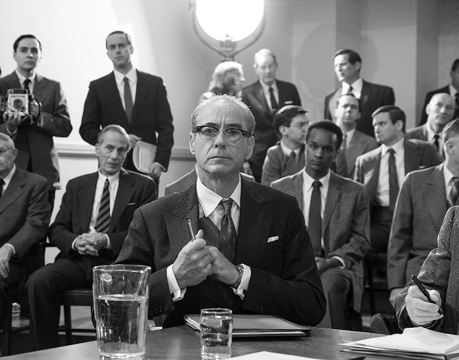 Em Oppenheimer, Downey Jr. interpreta Lewis Strauss, chefe da Comissão de Energia Atômica dos EUA.