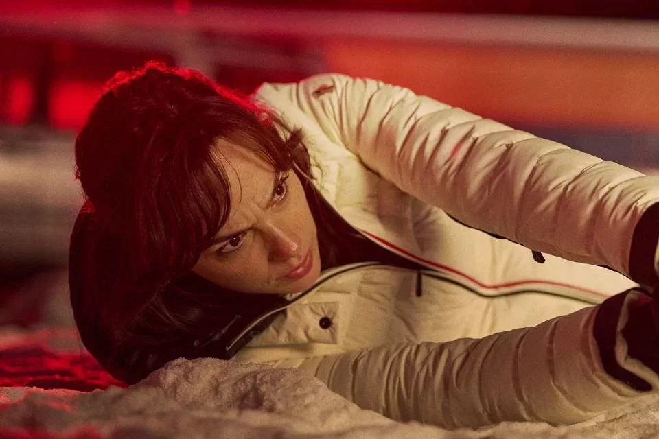 Gal, inclusive, já foi integrante das forças de combate de seu país. Sobre esse período em que serviu às Forças de Israel, ela disse:  “Você dá dois ou três anos de sua vida a eles e não é sobre você, enfatizou, ressaltando sobre o envolvimento dos israe