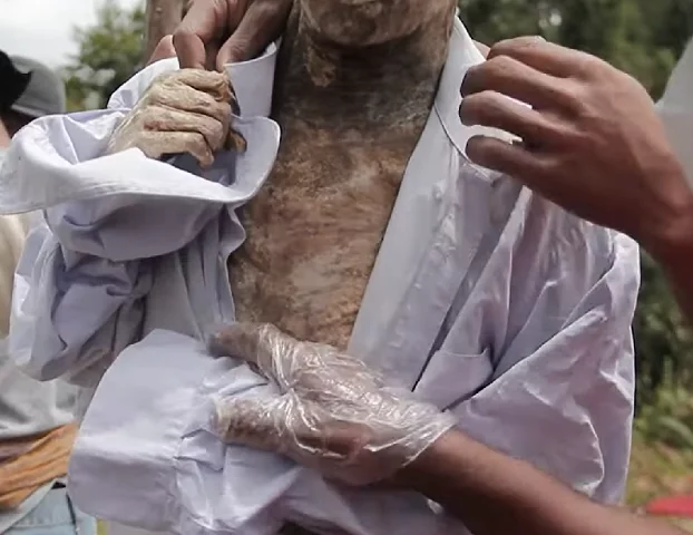 Imagina só abrir o caixão de um ente querido morto há muito tempo e tirar o corpo fora para trocar as roupas, tirar selfies e... bater um papo. Parece loucura, mas esse costume é real e o Flipar te conta tudo!