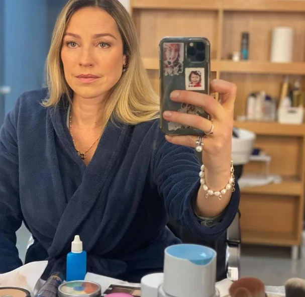 A revista Isto É Gente também publicou que Luana é proprietária de vários restaurantes (a rede “Luana Gordona”) em Brasília, e um time de futebol (os “Anjos de São Paulo”). A atriz-empresária lançou sua própria marca de vodca (“Pure Wonderpiovani – Brasil