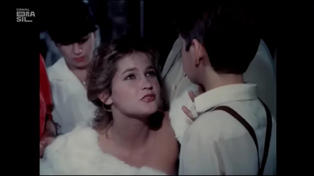Como bônus, uma lembrança de dois nomes do Brasil> Xuxa: “Amor Estranho Amor”, lançado em 1982, não era exatamente um filme pornográfico, mas causou polêmica por ter a participação da “Rainha dos Baixinhos”, na época com 18 anos de idade. Na trama, ela te