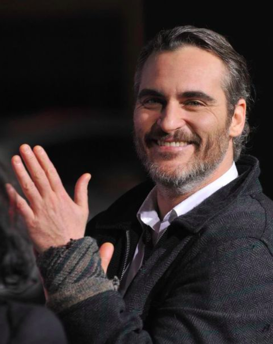 Joaquin Phoenix - O renomado ator que brilhou como o Coringa é, na verdade, porto-riquenho. Por conta da religião, sua família viajava muito pela América do Sul, e em uma dessas viagens nasceu Phoenix, no município de San Juan.