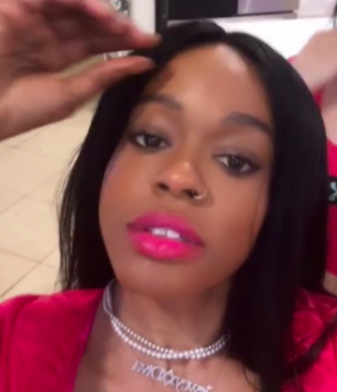 “Quando esses anormais do terceiro mundo vão parar de fazer spam com esse inglês errado falando sobre algo que não sabem? Não sabia que tinha internet na favela”, disse Banks.