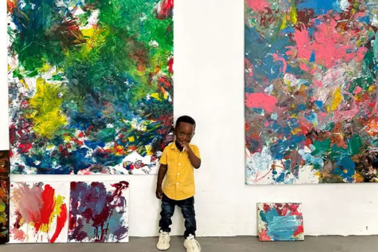 Ace-Liam, de 1 ano e 253 dias, nascido em Gana, entrou no Guinness como o artista masculino mais jovem no mundo 