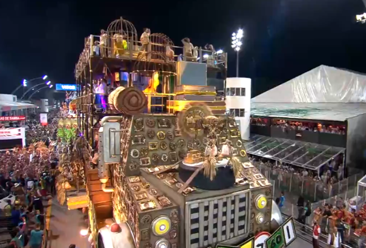 A escola Dragões da Real se inspirou no clássico Asa Branca, de Luiz Gonzaga, e misturou samba e baião no Anhembi. Deu liga! O enredo mostrou em 2017 a vivacidade do Nordeste Brasileiro. 