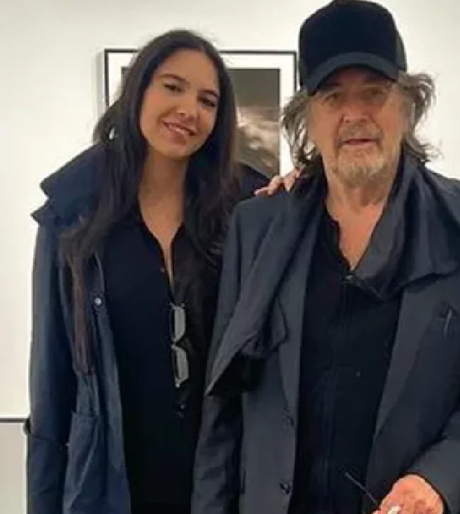 Na vida pessoal, Al Pacino voltou a ficar solteiro após a separação de Noor Alfallah, em setembro de 2023. Na ocasião, a imprensa que acompanha celebridades divulgou que ele pagaria mensalmente uma pensão de US$ 30 mil, estabelecida pela Justiça de Los Angeles. Antes de começar a fazer os pagamentos mensais, o ator deve destinar uma fortuna de cerca de R$ 545 mil a Alfallah.