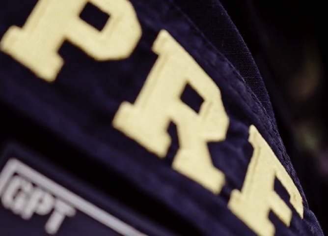 A pessoa também pode ligar para a concessionária CCR Vias SP: 0800 703 5030. Ou para a Polícia Rodoviária Federal: 191. 