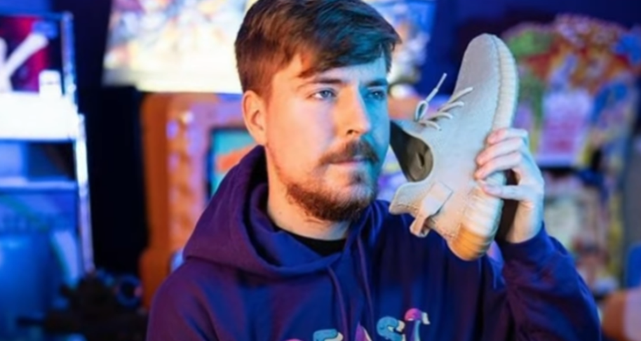 Em entrevista, Mr Beast disse que sempre reinveste o dinheiro. Conforme foi ganhando mais dinheiro, foi comprando microfone, celular, câmera, etc. Sempre aprimorando os equipamentos e ampliando a equipe. 
