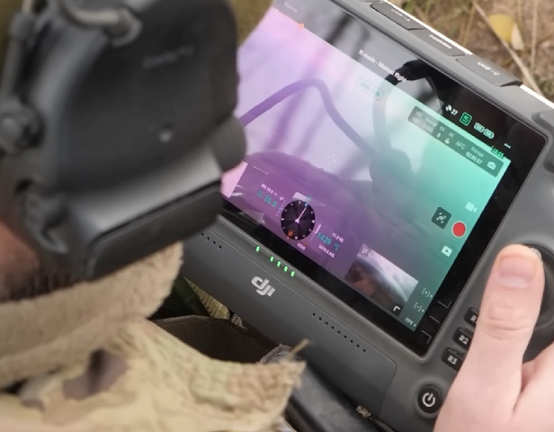 Esses ‘drones assassinos’ devem ser capazes de continuar funcionando mesmo em situações em que os sinais de GPS e as comunicações estejam bloqueados.