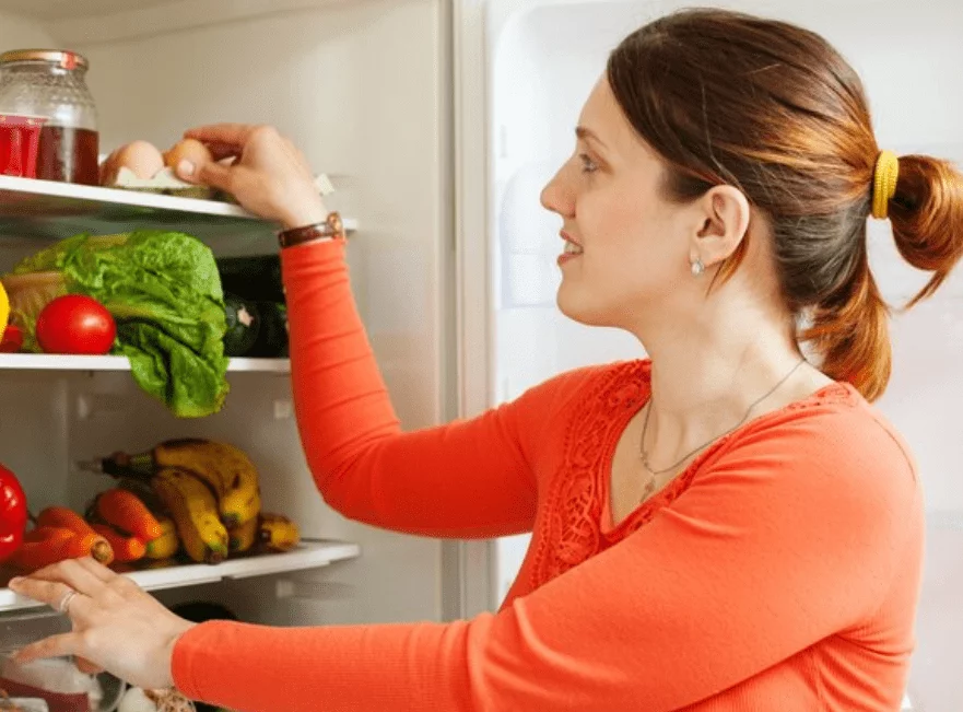 Ao preparar frutas, legumes e outros alimentos, a secagem adequada é indispensável para prevenir a formação de cristais de gelo durante o congelamento.