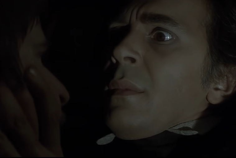 Frank Langella: Logo após a saída de Christopher Lee do papel de Drácula, ele foi substituído por Frank Langella em 1979, no filme homônimo.