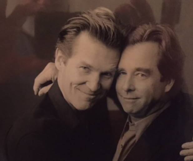 Jeff Bridges e Beau Bridges - Os dois atores americanos são irmãos e já atuaram juntos, como no filme Susie e os Baker Boys. Eles são filhos do ator Lloyd Bridges, já falecido. 