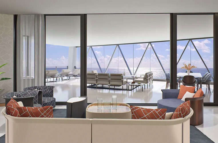 Uma das escolhas que chamam a atenção são janelas que vão do chão ao teto para realçar a vista impressionante do Oceano Atlântico.