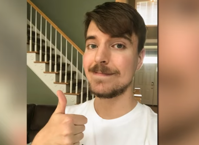 Mas, ao mesmo tempo, reinveste os milhões arrecadados com os views em novas produções, sempre inusitadas e surpreendentes.  Ele ganha - e gasta - fortunas assim, num estalar de dedos. 