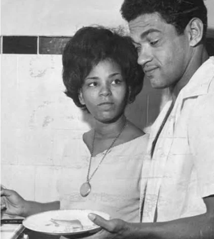 Garrincha é o maior ídolo do Botafogo e também ganhou este apelido na infância, graças à sua irmã, que via semelhança dele com um pássaro comum na região de Magé (RJ). 