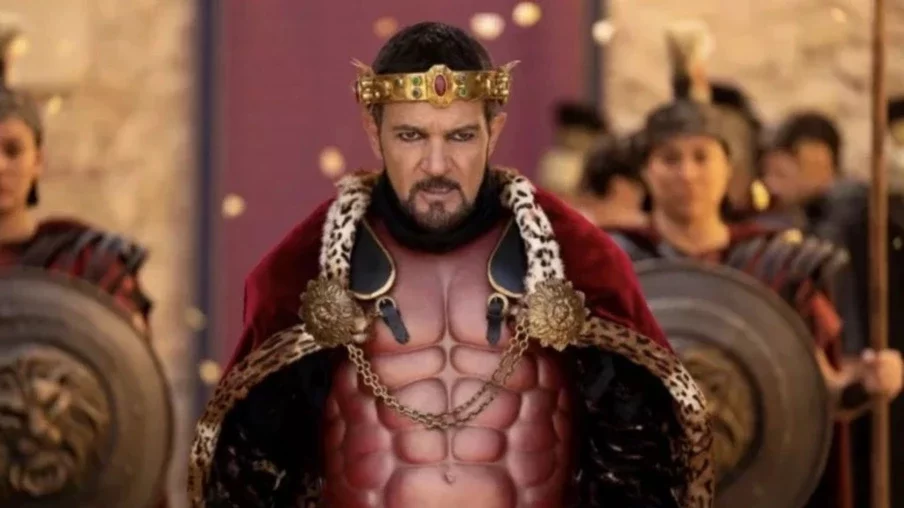 Ao longo do filme, Herodes é um rei odiado pelo povo, atormentado ao saber dos três reis magos que um novo rei nasceria entre os judeus. Diante disso, ele busca matar todas as crianças do sexo masculino nascidas em Belém para impedir que o menino roubasse seu trono.
