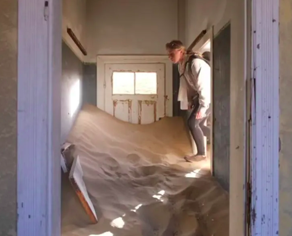 Muitos turistas que visitam o local ficam fascinados com a sensação de estar em um cenário de filme pós-apocalíptico.