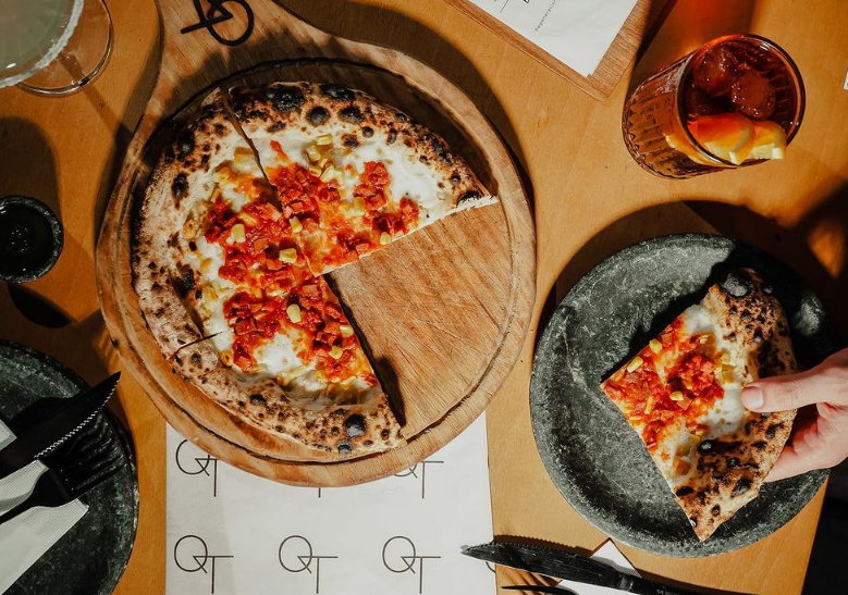 A QT Pizza Bar subiu 48 posições em relação ao ano passado. 