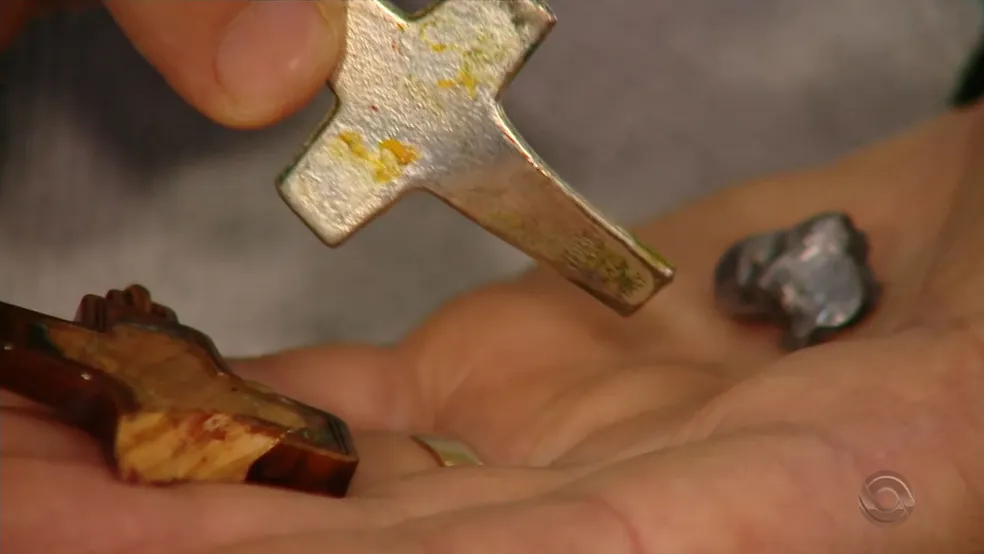 Eu fui protegido por Deus, esse é o testemunho que eu quero dar. De fato, o crucifixo, a cruz de Cristo que já nos salvou quando ele entregou a vida por nós, me salvou nessa noite passada também, disse, à reportagem da RBS TV.