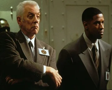 Versátil, atuava em diversos gêneros. Fez comédias, dramas, suspenses, ficções científicas, romances. Ele, que estreou num filme de terror, também voltou ao gênero, por exemplo, no filme Possuídos (foto-1998), em que contracenou com Denzel Washington e John Goodman numa trama policial que envolve o sobrenatural. 