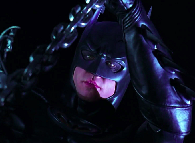 Uma série de rumores indicam que Kilmer e Schumacher se desentendiam constantemente no set de filmagens e o diretor chegou a descrever o ator como “infantil e impossível”, inviabilizando seu retorno.