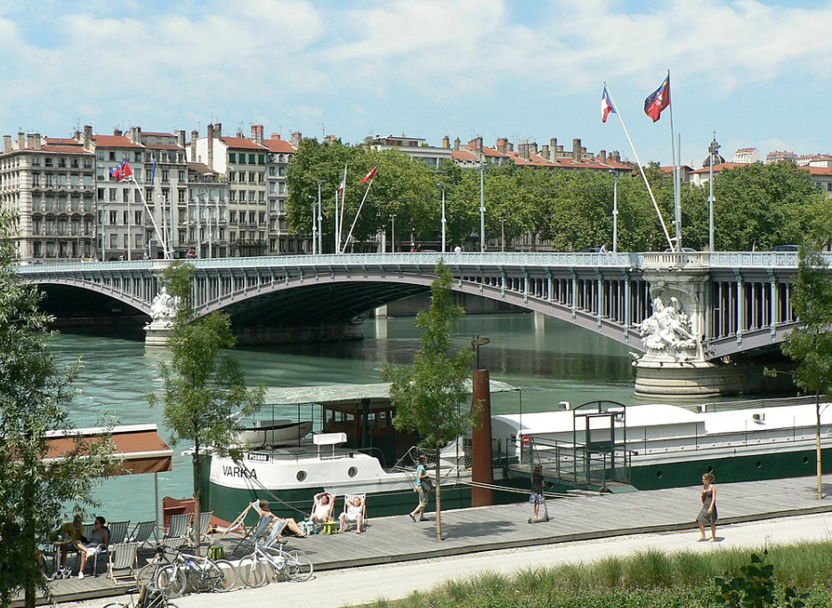 França- A líder no turismo estrangeiro, com 79 milhões de visitantes, tem a capital Paris como principal atração. Além da culinária, o país oferece paisagens naturais, museus notáveis e monumentos históricos. 