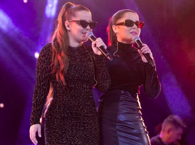 9º) Maiara e Maraísa: Elas se tornaram conhecidas nacionalmente no início dos anos 2010, principalmente com o hit No Dia do Seu Casamento, lançado em 2014. Desde então, as irmãs ganharam o Brasil e emplacaram vários sucessos, como 10%, Medo Bobo e o mais recente, Narcisista.