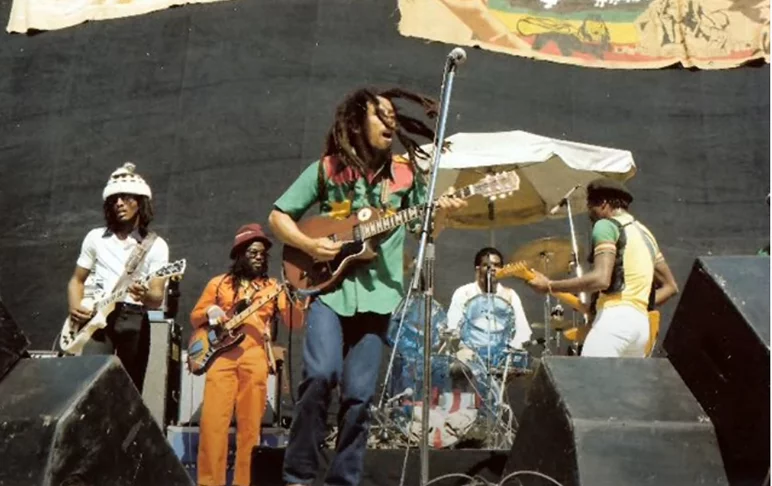 Cantor, compositor e multiinstrumentista (guitarra, violão e percussão), Marley popularizou o reggae no mundo durante seu período de atividade: 1962 a 1980. Sua casa na Jamaica virou museu.