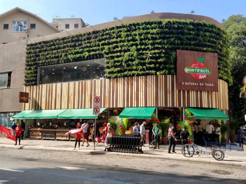 As ações das Americanas despencaram por causa da crise. E a empresa entrou com o processo de recuperação judicial, que incluiu, em maio de 2023, o anúncio da venda da Hortifruti Natural da Terra.