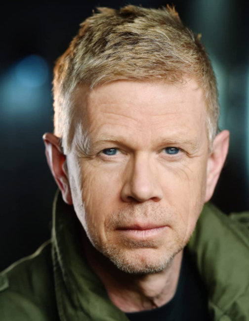 Thomas Morris - Austríaco - Interpreta um guarda suíço. 