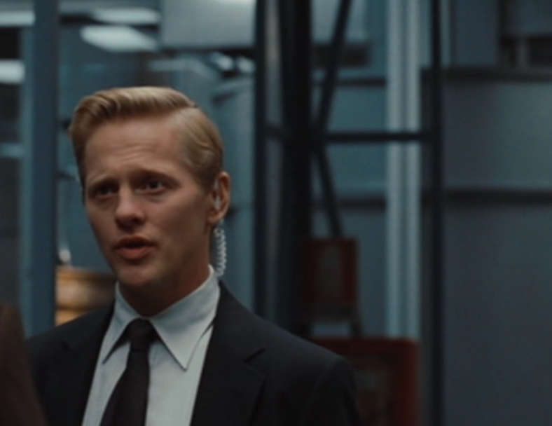 Thure Lindhardt - Dinamarquês. Interpreta o segurança Chartrand. 