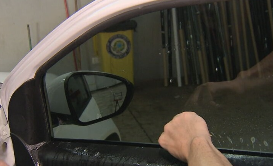 O objetivo da limitação na cor da película é permitir que autoridades de segurança vejam o interior do veículo, durante as operações. E também que o próprio motorista tenha uma visão adequada do trânsito. 