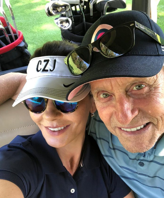 O casal pretende passar maks tempo na Europa e em Bermudas. E como os filhos já estão adultos, morando separadamente, eles optaram por se desfazer da casa. 