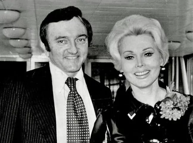 Ele foi contratado por Ruth Handler para colaborar com a Mattel no desenvolvimento dos designs da boneca. Ryan chegou à Mattel em 1956 e lá permaneceu por 20 anos.