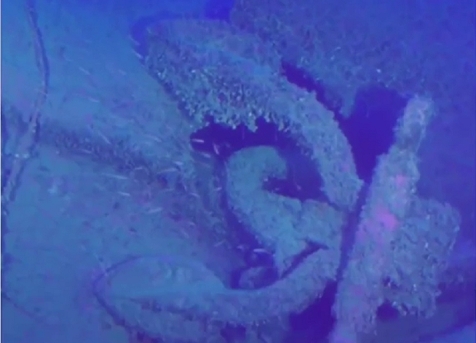 Dadas as águas relativamente rasas em que ele repousa (120 m), os destroços do Britannic são mais acessíveis em comparação com os do Titanic, que estão a mais de 3.800 metros de profundidade.