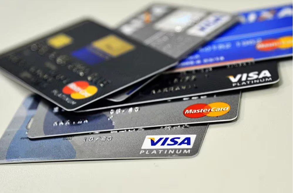 A regra do limite dos juros do rotativo vale somente para dívidas feitas a partir de janeiro de 2024 e não inclui o custo com o Imposto Sobre Operações Financeiras (IOS).