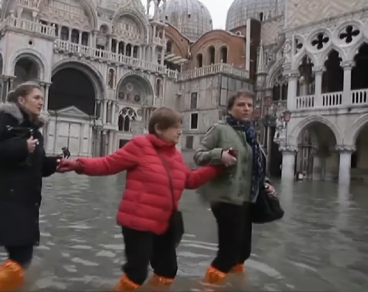 Em novembro de 2019, as inundações foram tão intensas que valiosos tesouros e construções históricas enfrentaram sérias ameaças.